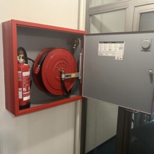 Dispositif de protection incendie (set de 3 extincteurs et 1 enrouleur)