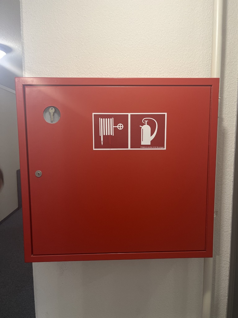 Dispositif de protection incendie (set de 3 extincteurs et 1 enrouleur) – Image 2