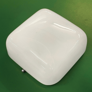 Applique vintage en verre opalin de la marque Regent