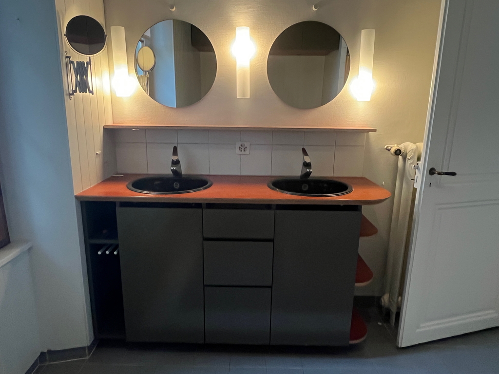 Meuble de sdb avec évier/vasque double et mitigeurs