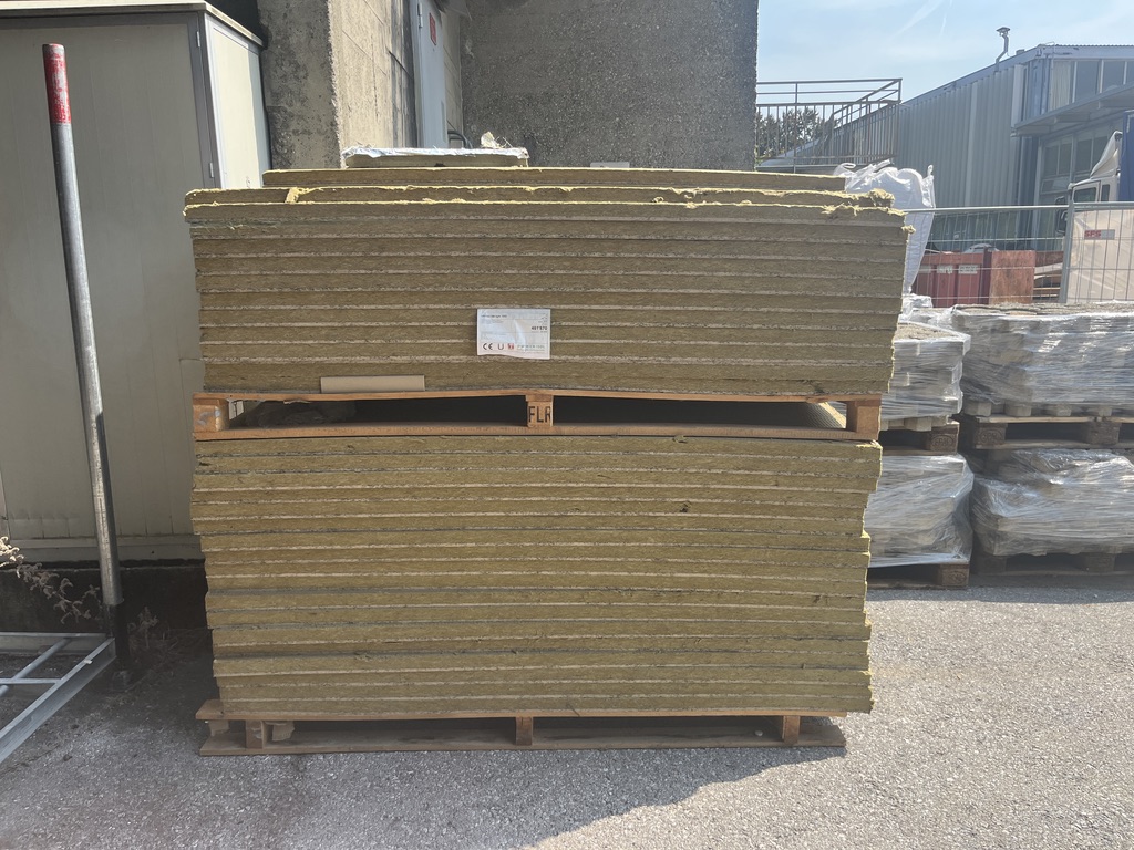 Panneaux isolants laine de roche et fibre de bois multicouche