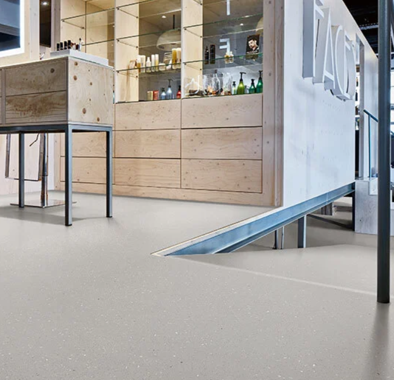 Linoleum Surestep Warm Concrete de la marque Forbo - NEUF – Image 2