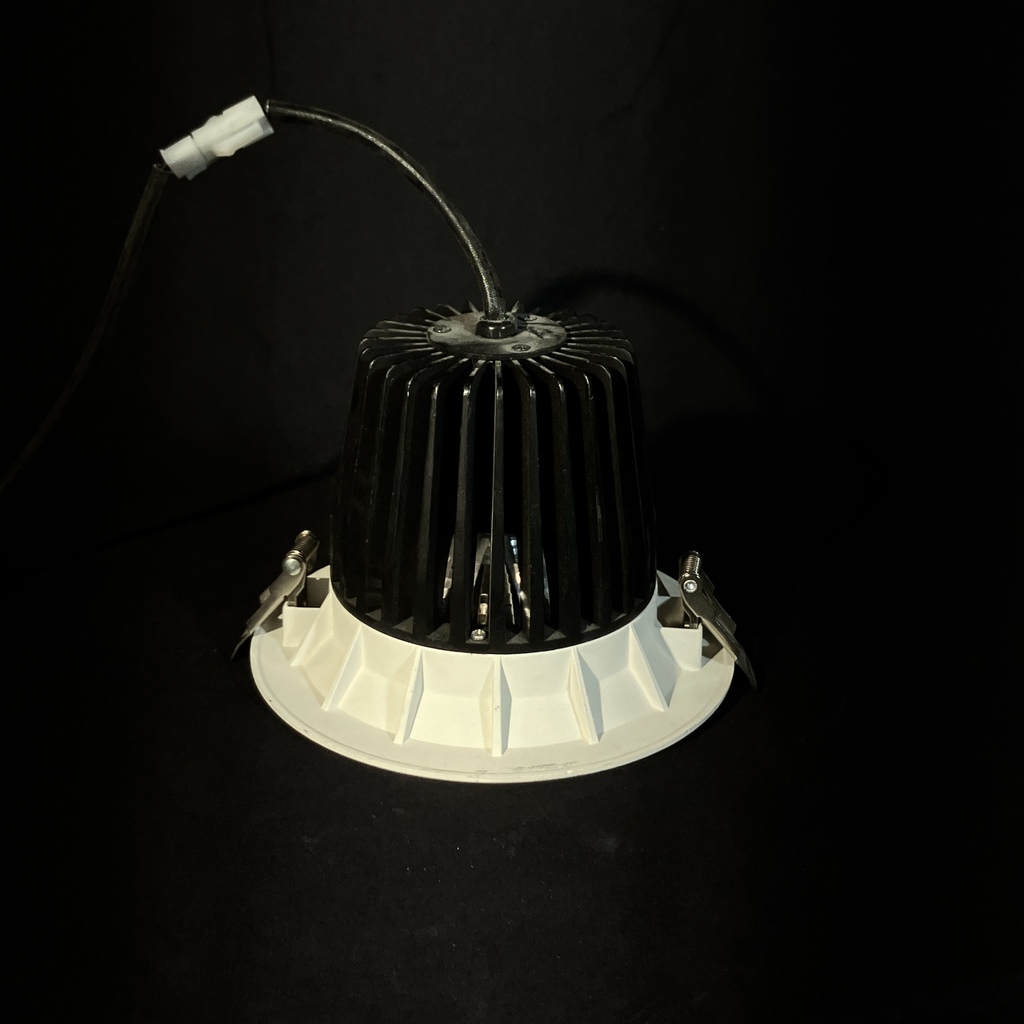 Spot encastrable moyen – Image 2