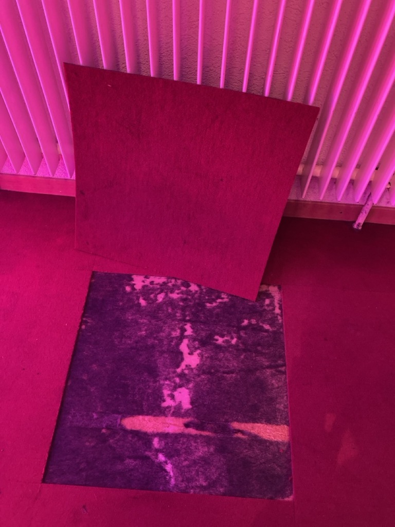 Moquette en dalle rouge – Image 2