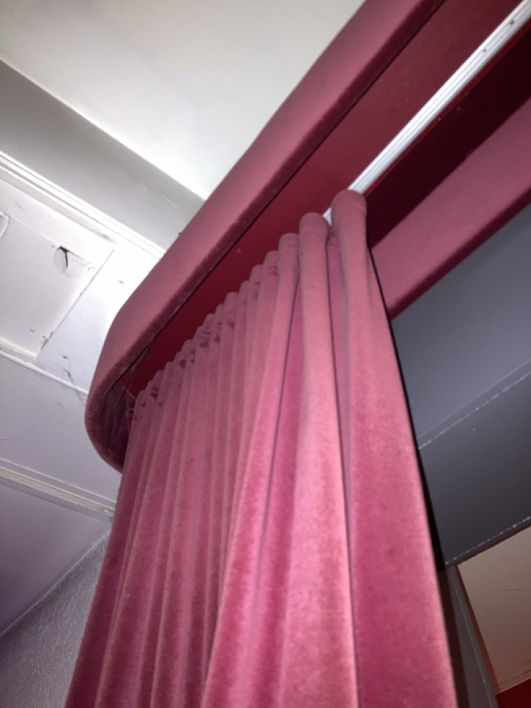 Rideaux velours rouge – Image 3