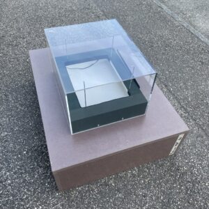 Vitrine rétroéclairé en plexiglas carré