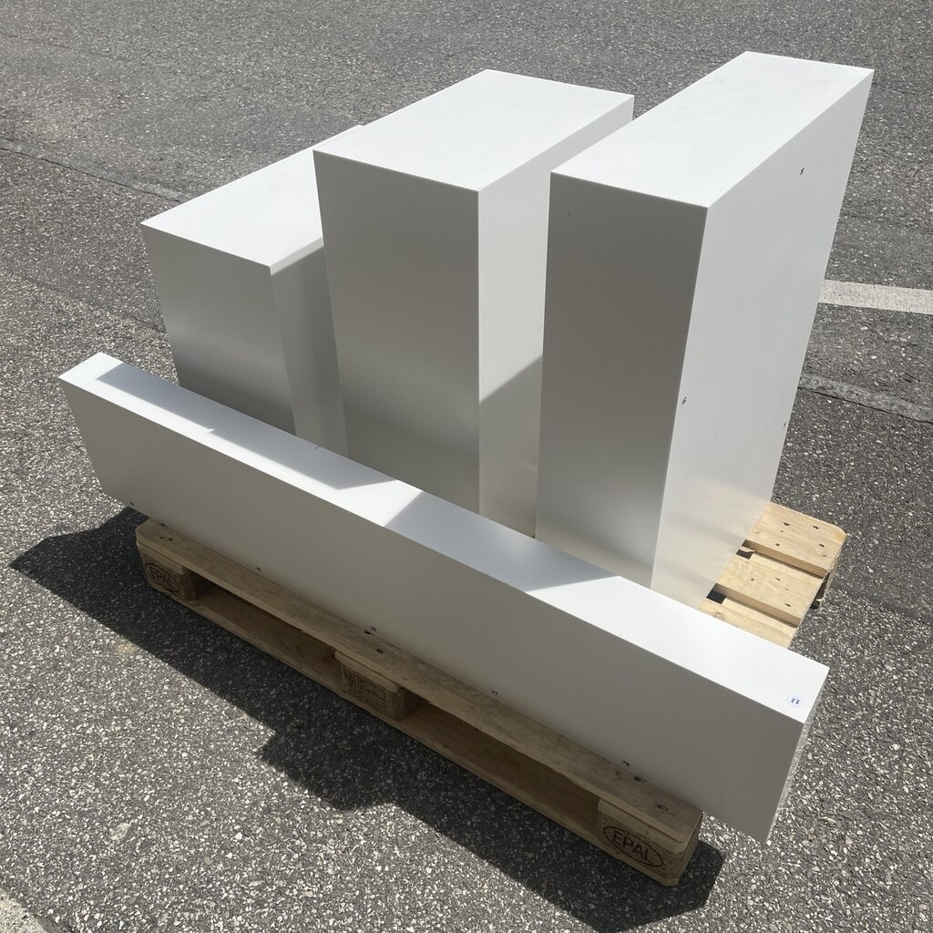 Socle d'exposition corian 60 x 60 x 30 – Image 2