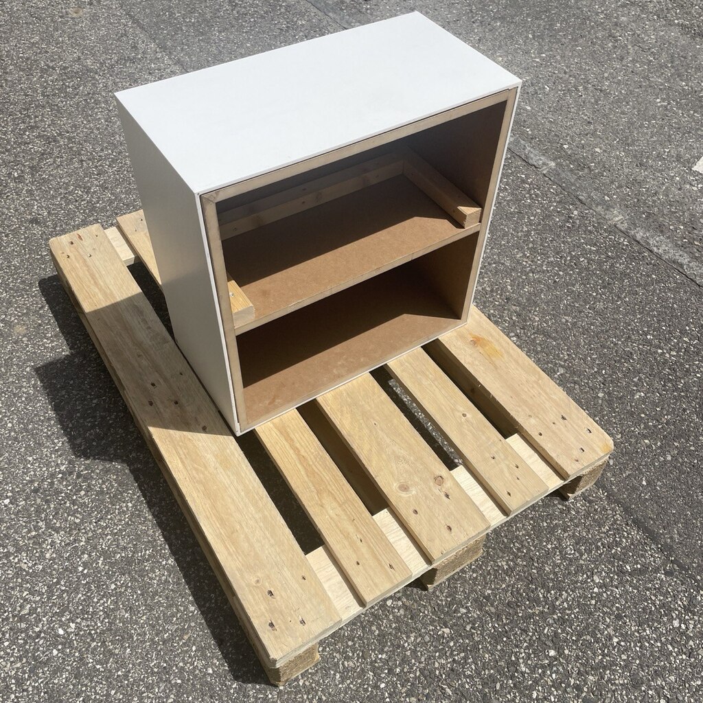 Socle d'exposition corian 60 x 60 x 30 – Image 3