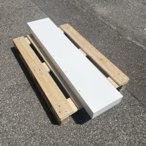 Socle d'exposition corian 144 x 30 x 10