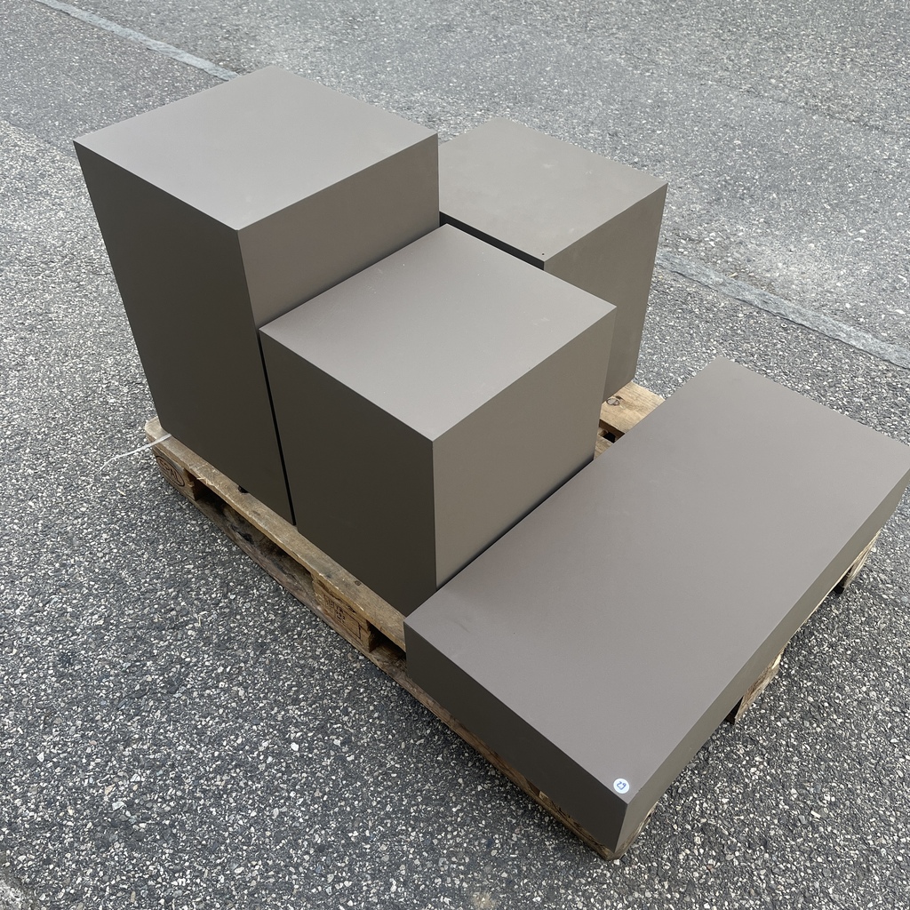 Socle d'exposition marron 40x40x60