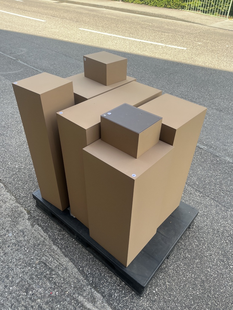 Socle d'exposition muscade 50x38x90