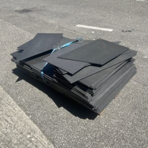Panneaux MDF noir teinté dans la masse