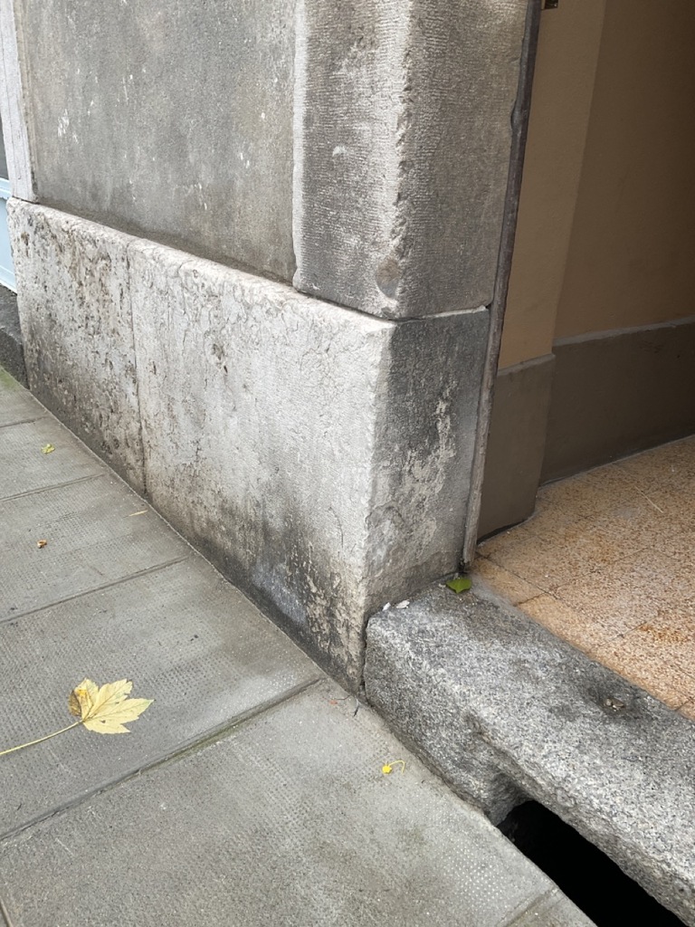 sous-bassement en pierre rue cordiers – Image 2