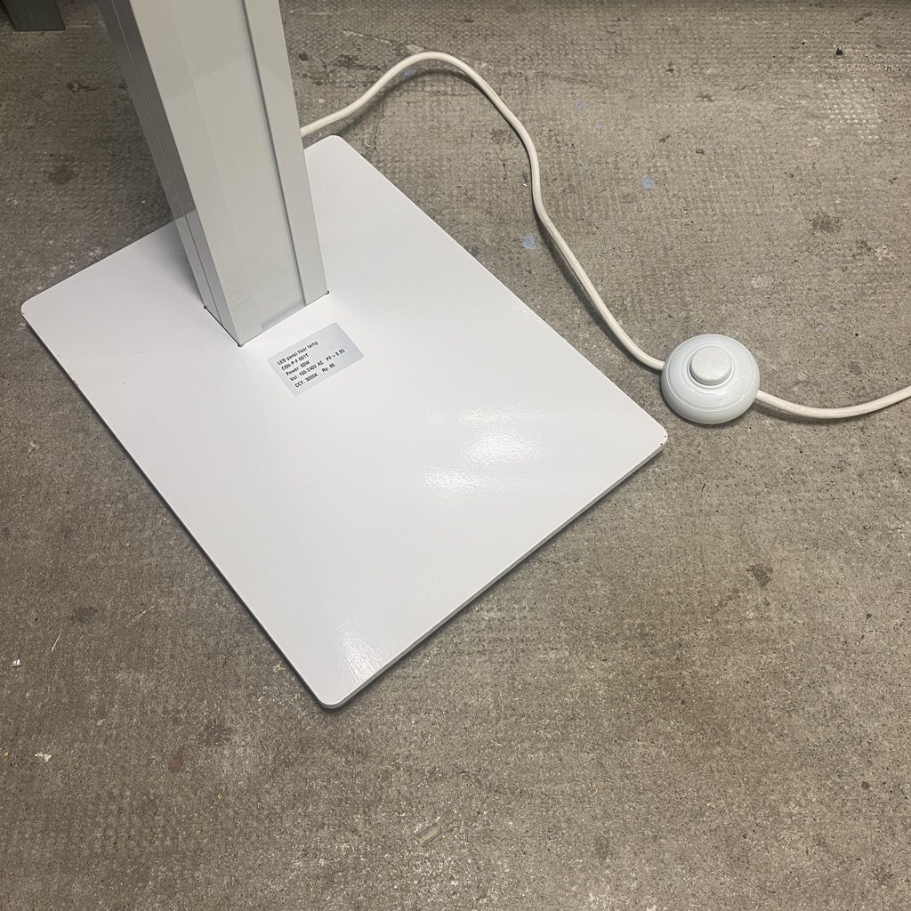 Luminaire sur pied LED – Image 2
