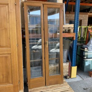 Porte vitrée double battant en mélèze avec cadre