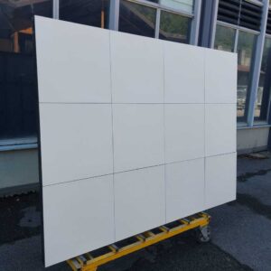 Cimaise de théâtre façade Forex avec béquilles 240/180/7 cm