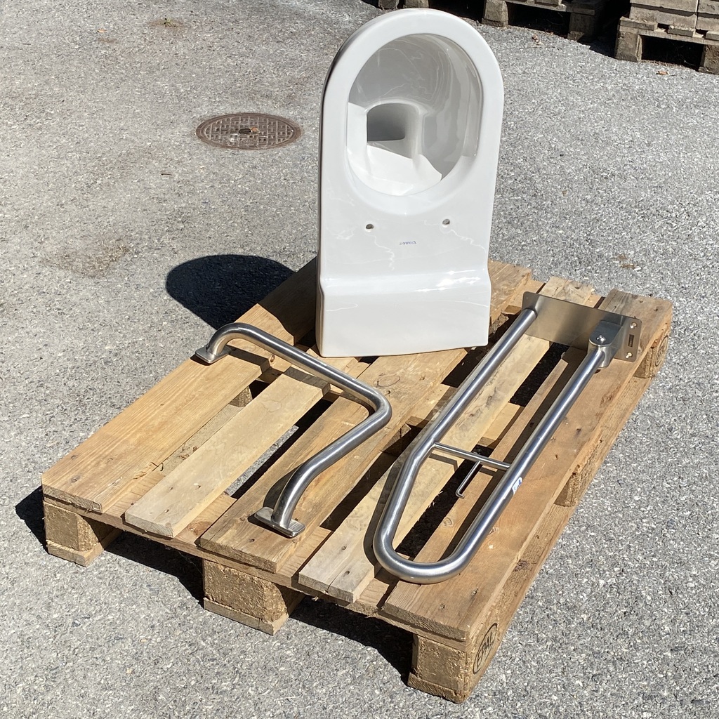 Kit PMR: cuvette Duravit, barre d’appui fixe et mobile Franke.