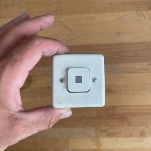 Interrupteur en applique simple avec bouton illuminé