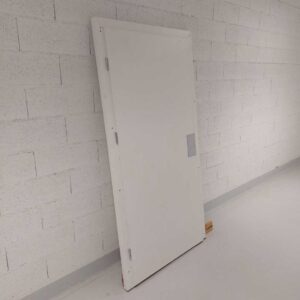 Porte avec cadre pour chantier