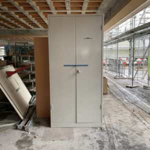 Armoire en métal