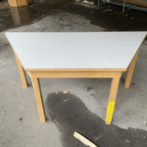 Table trapèzoïdale